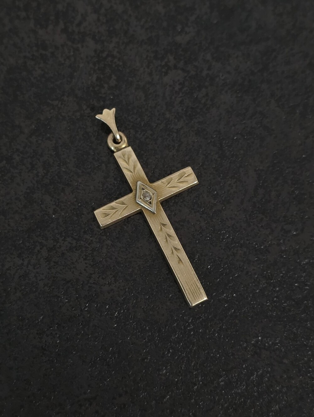 Vintage 10K Gold Diamond Cross Pendant | Circa 1940s–1950s - Picture 2 of 10